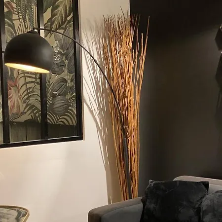 Le Patio / Les Romantiques Du Grenier A Sel Apartment