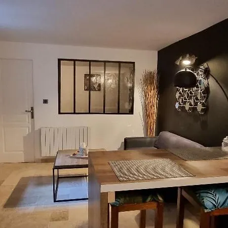 Le Patio / Les Romantiques Du Grenier A Sel Apartment Honfleur