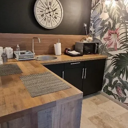 Le Patio / Les Romantiques Du Grenier A Sel Honfleur