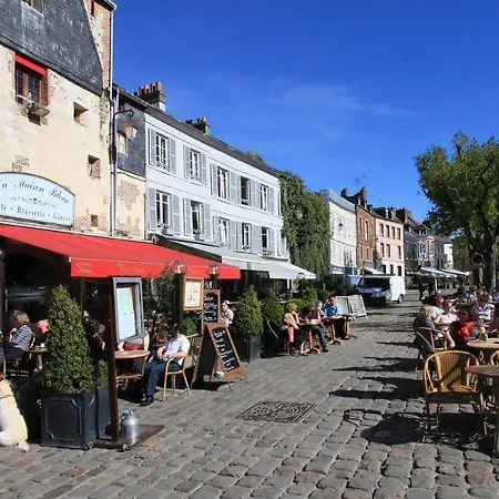 Le Patio / Les Romantiques Du Grenier A Sel * Honfleur