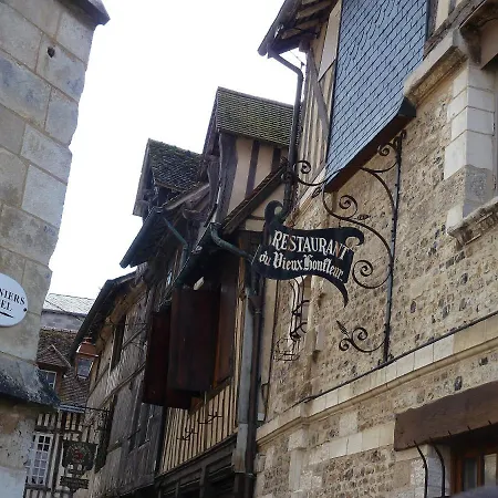 Le Patio / Les Romantiques Du Grenier A Sel Apartment