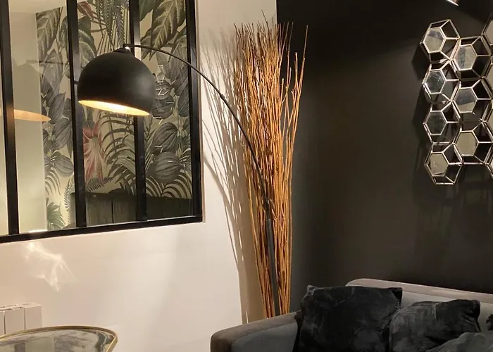 Le Patio / Les Romantiques Du Grenier à Sel Apartamento