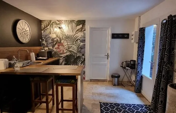 Le Patio / Les Romantiques Du Grenier à Sel