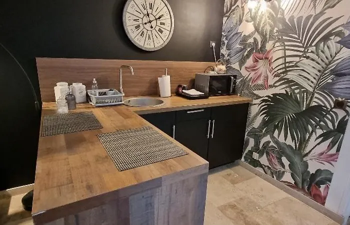 Le Patio / Les Romantiques Du Grenier à Sel Honfleur