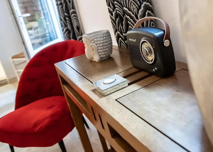 Le Patio / Les Romantiques Du Grenier A Sel * Honfleur