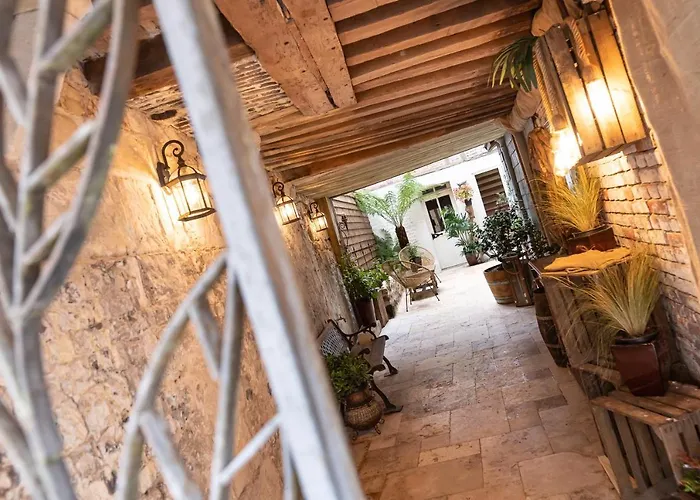 Le Patio / Les Romantiques Du Grenier à Sel * Honfleur