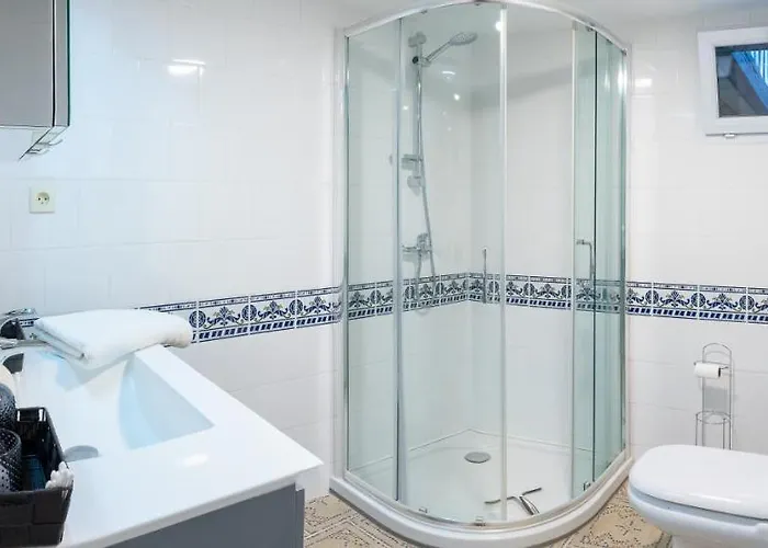 Le Patio / Les Romantiques Du Grenier à Sel