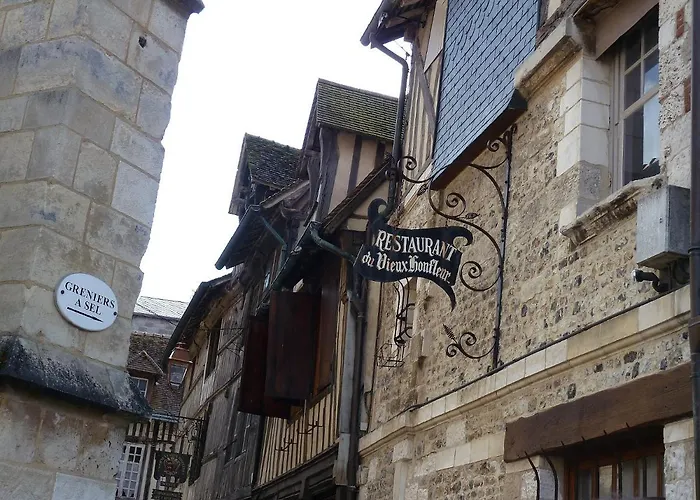 Le Patio / Les Romantiques Du Grenier à Sel Apartamento