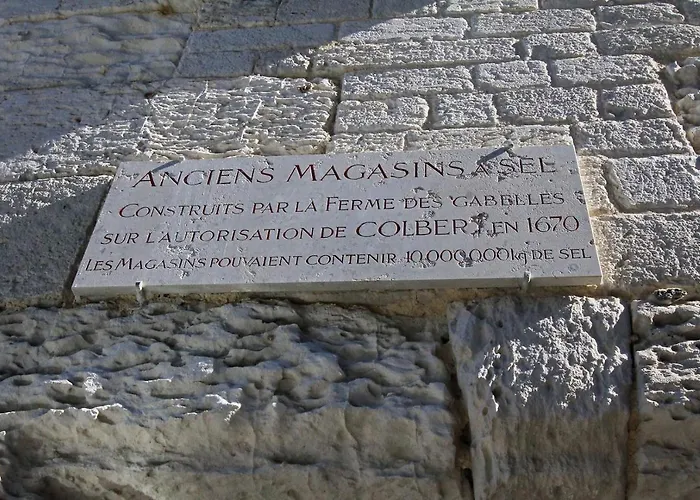 Le Patio / Les Romantiques Du Grenier à Sel Apartamento